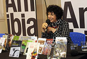 Luisa Valenzuela durante el lanzamiento de las Jornadas «El vértigo de la escritura» en la  «Revista Anfibia»