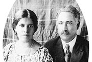 Sus padres: Santos Romero y Guadalupe de Jesús Galdámez