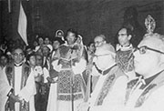 Junto al padre Alfonso Navarro en la misa por Rutilio Grande (Catedral, marzo 1977)
