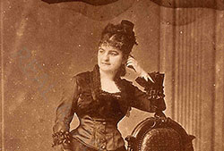 Retrato de Emilia Pardo Bazán, c. 1875-1885 (Fuente: Galiciana. Arquivo Dixital de Galicia).