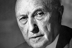 Konrad Adenauer (1876-1967) en junio de 1952. Primer canciller de la República Federal de Alemania (1949-1963) y uno de los padres fundadores de las Comunidades Europeas, junto a Robert Schuman, Jean Monnet y Alcide De Gasperi, por su relevante labor en la creación de las Comunidades Europeas.