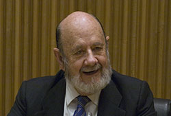 José María Gil-Robles y Gil-Delgado (Madrid, 1935) ejerce la Presidencia del Parlamento Europeo entre abril de 1997 y julio de 1999.