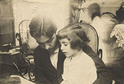 Federico García Lorca con su hermana Isabel. Granada, 1914. Colección Fundación Federico García Lorca.