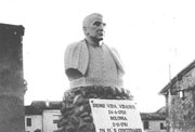 Monumento al <abbr title='Padre'>P.</abbr> Isla en Vidanes