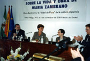 M.ª Soledad en el acto. Concesión del Premio María Zambrano de la Junta de Andalucía, 1998.