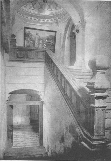 La escalera principal del Convento